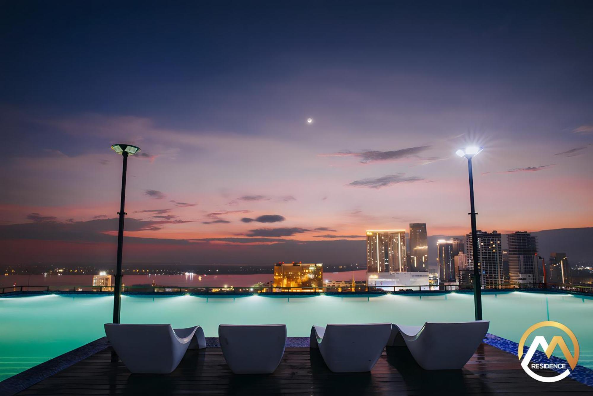 Infinity Pool Hotel Phnom Penh Down To 24 Usd In M Residence Exteriör bild