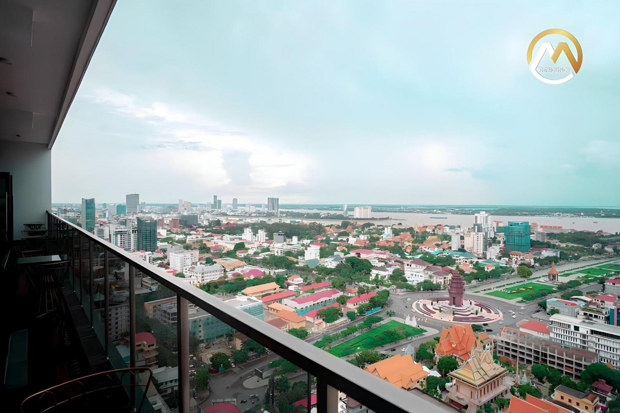 Infinity Pool Hotel Phnom Penh Down To 24 Usd In M Residence Exteriör bild